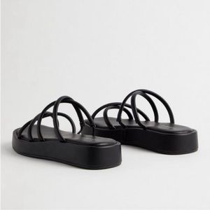 Torrid black strappy Flatform 9WW sandal